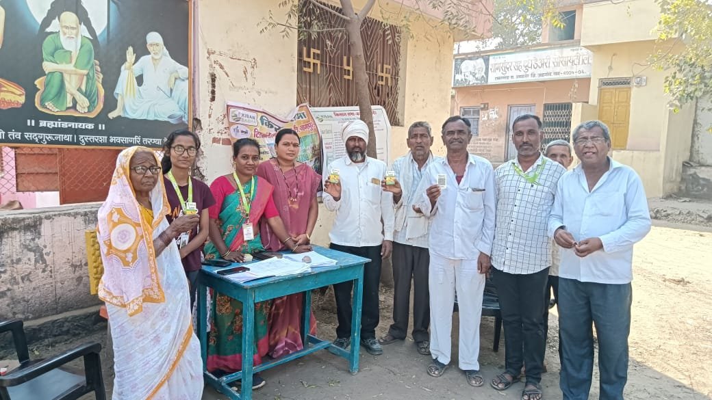 जळगाव जिल्ह्यात शेतकऱ्यांसाठी किसान सभा कार्ड वाटप कार्यक्रम*