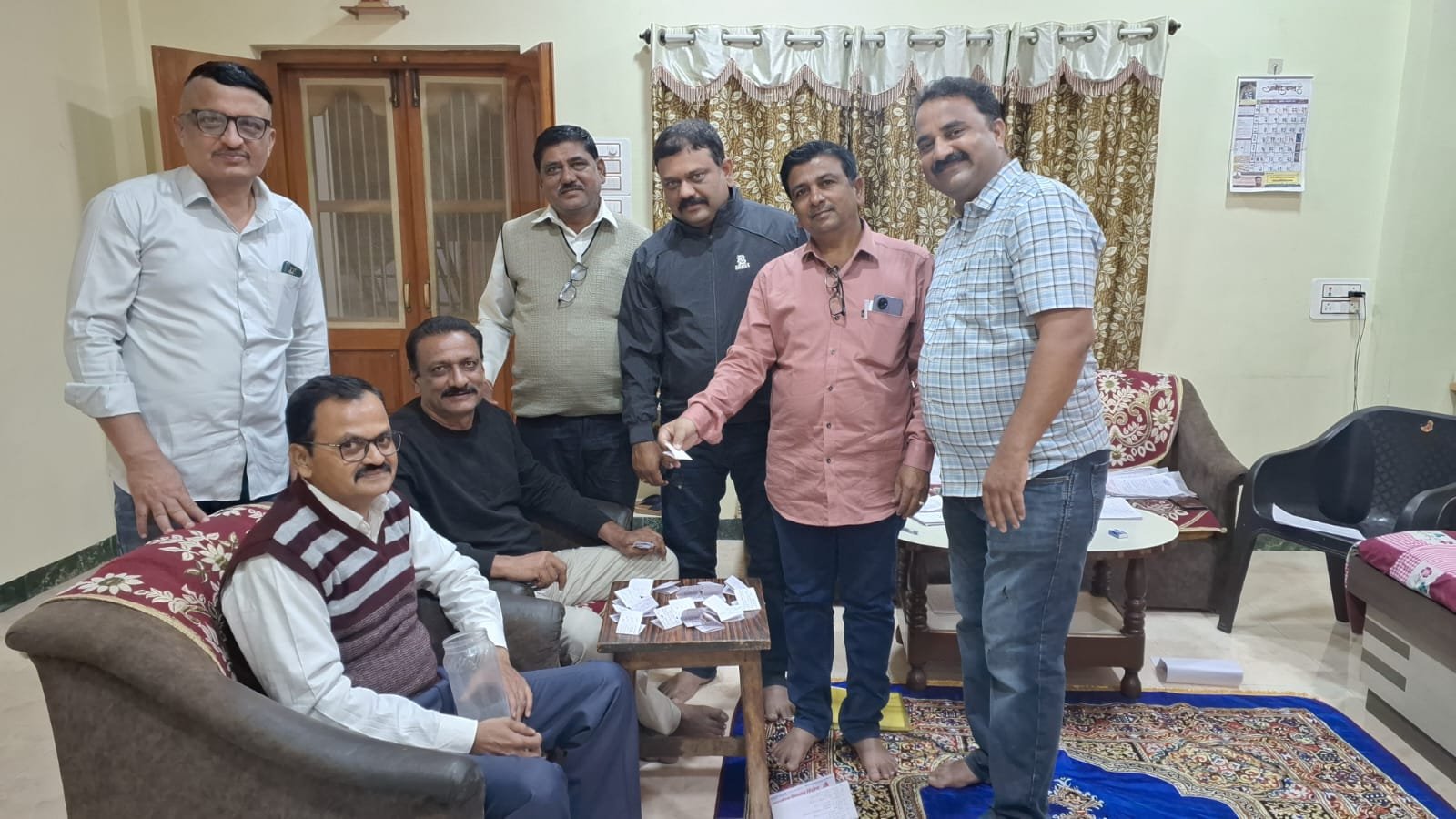 हिंदी अध्यापक मंडळाचा हिंदी भाषा जीवनगौरव पुरस्कार सेवानिवृत्त हिंदी शिक्षक अरुण चव्हाण यांना घोषित.  तालुकास्तरीय सामान्य ज्ञान स्पर्धेचा निकाल ही घोषित.,  जीवनगौरव पुरस्कार व बक्षीस वितरण समारंभ जानेवारी महिन्याच्या पहिल्या आठवड्यात होणार..