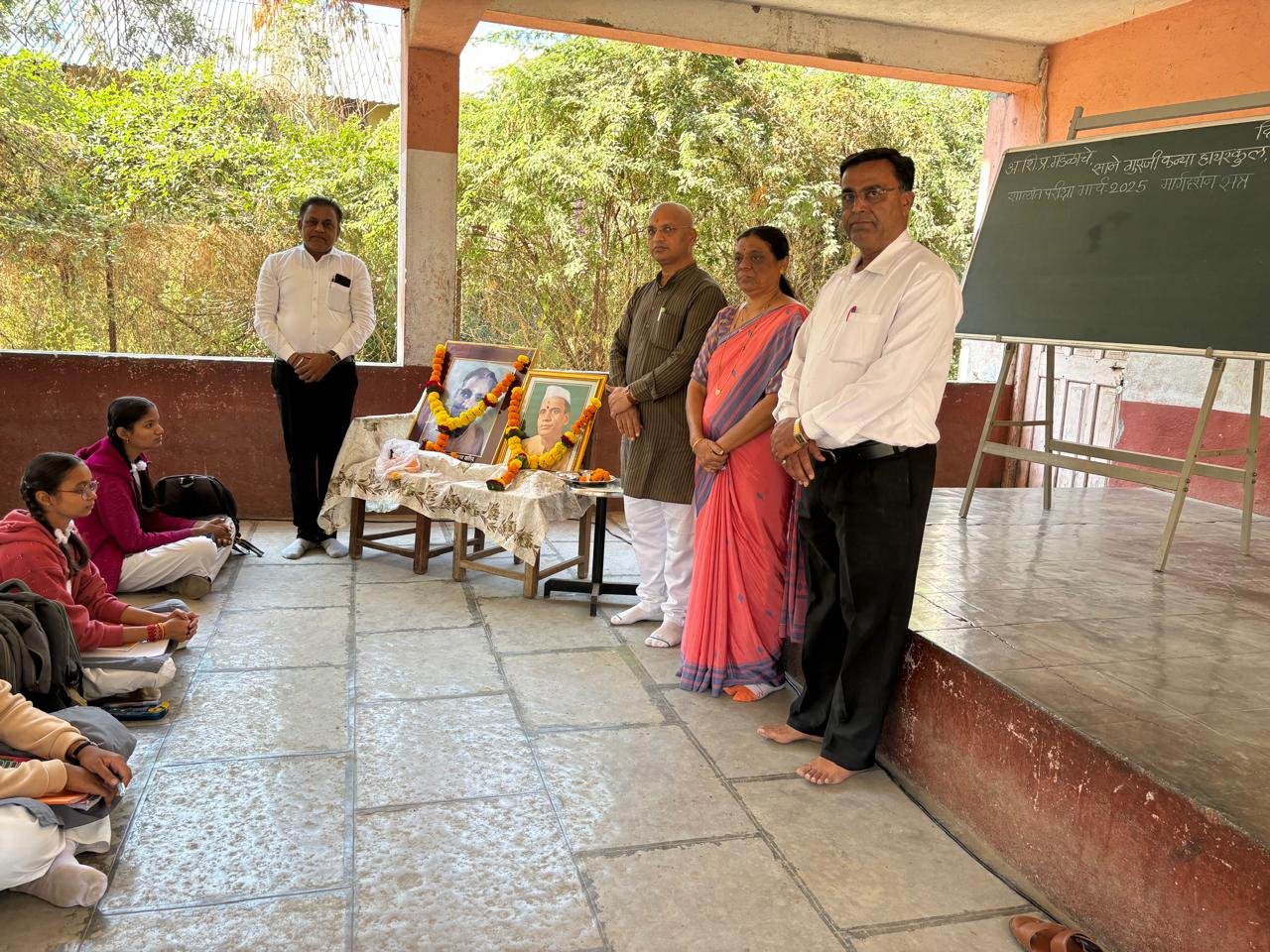 भूतकाळात अडकून न पडता, भविष्याचा वेध घेत कार्य करा-संदीप घोरपडे  साने गुरुजी कन्या हायस्कुल, अमळनेर येथे इ. 10 वी. मार्गदर्शन शिबीराचे आयोजन