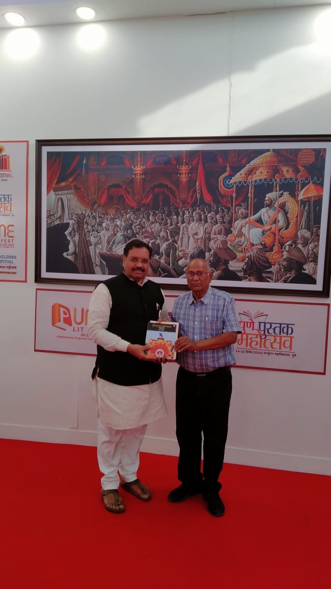 राजेश पांडे आयोजित पुणे पुस्तक महोत्सवाला रसिक वाचकांचा चांगला प्रतिसाद..