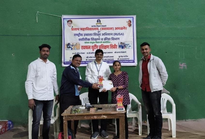 रायफल शूटींग शिबिरात फार्मसी महाविद्यालयाची कल्याणी लांडगे उत्कृष्ट प्रदर्शनासह प्रथम