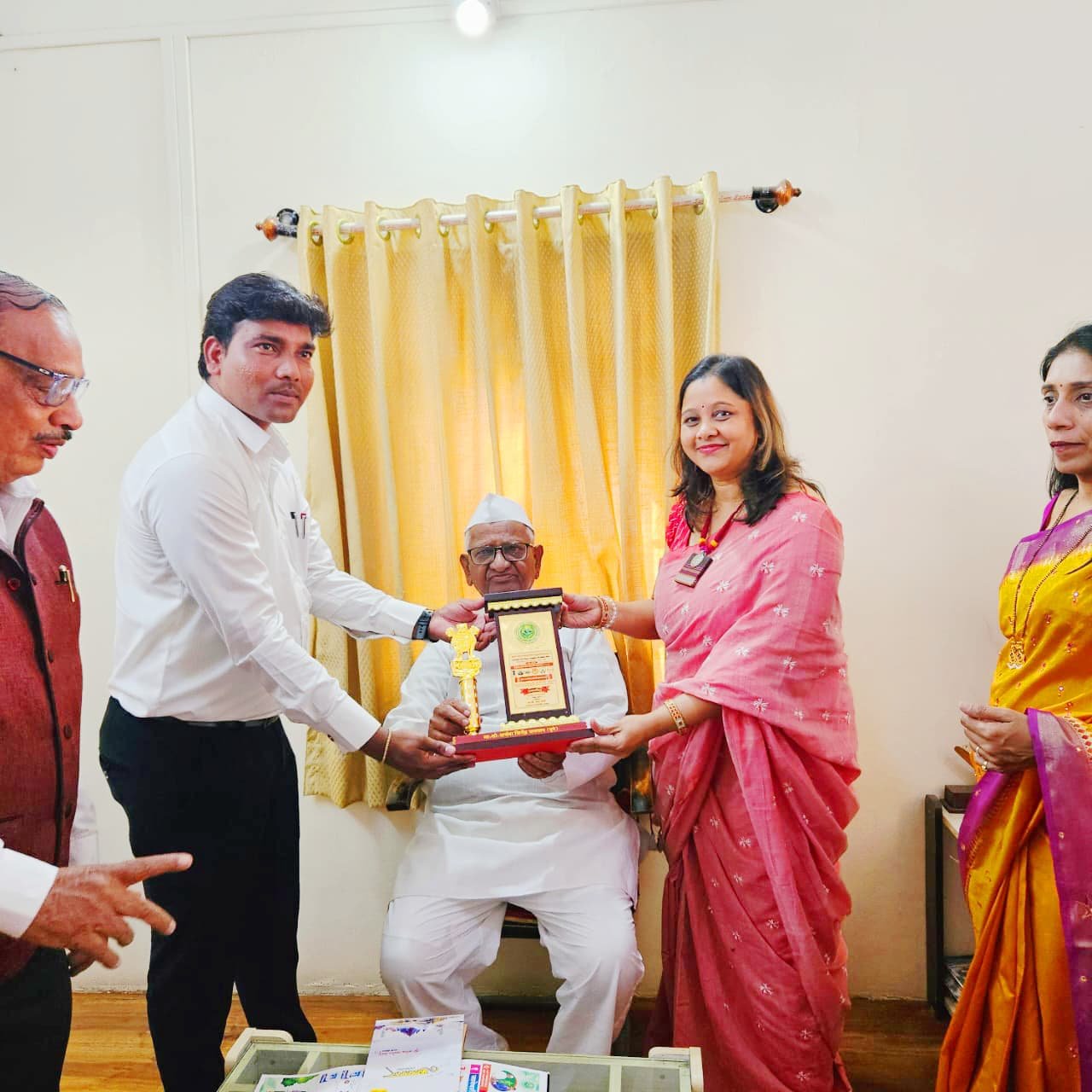 आंतरराष्ट्रीय पर्यावरण मित्र बहुउद्देशीय संस्थेचे हिवाळी अधिवेशन जेष्ठ समाजसेवक अण्णासाहेब हजारे यांच्या उपस्थितीत संपन्न*