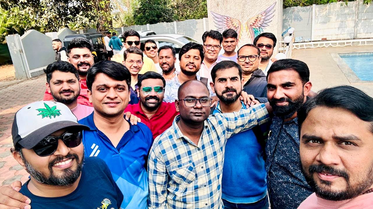 तब्बल १७ वर्षानंतर भेटले जिवलग…