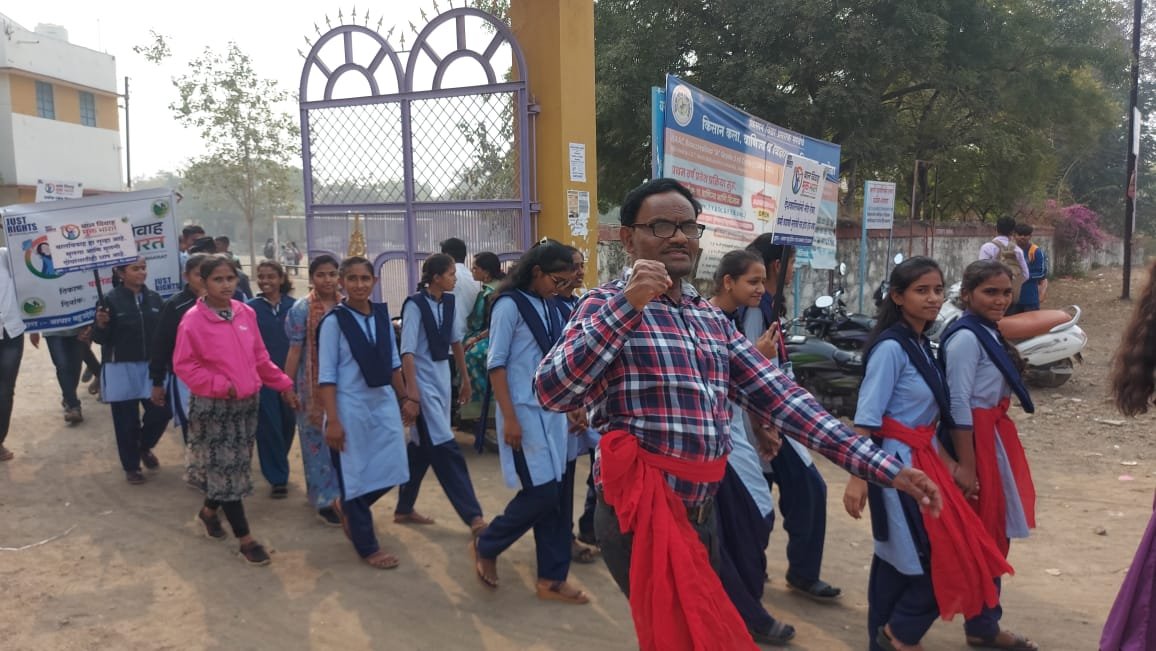 पारोळा येथे बालविवाह मुक्त भारत या विषयावर रॅली ,पथनाट्य ,मानवी साखळी, शपथ कार्यक्रम संपन्न.