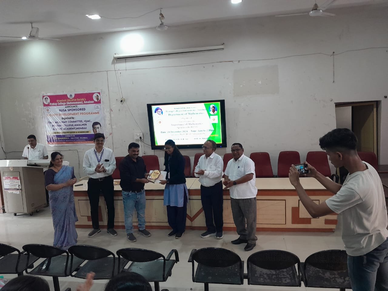 प्रताप महाविद्यालयात राष्ट्रीय गणित दिवस उत्साहात साजरा*