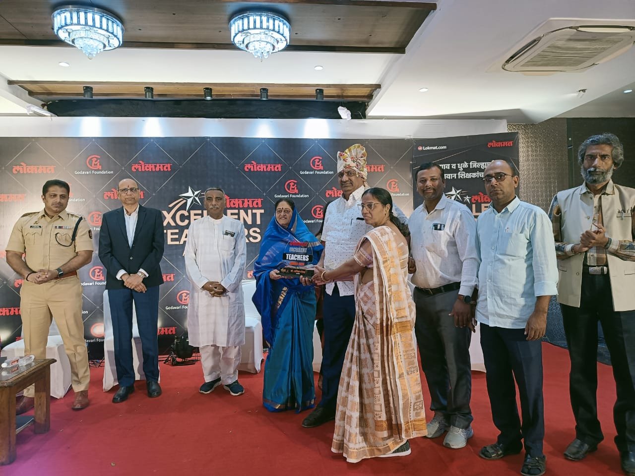 माध्यमिक शिक्षक पतपेढीचे अध्यक्ष एस.डी.भिरूड लोकमत Excellent टीचर अवार्ड ने सन्मानित