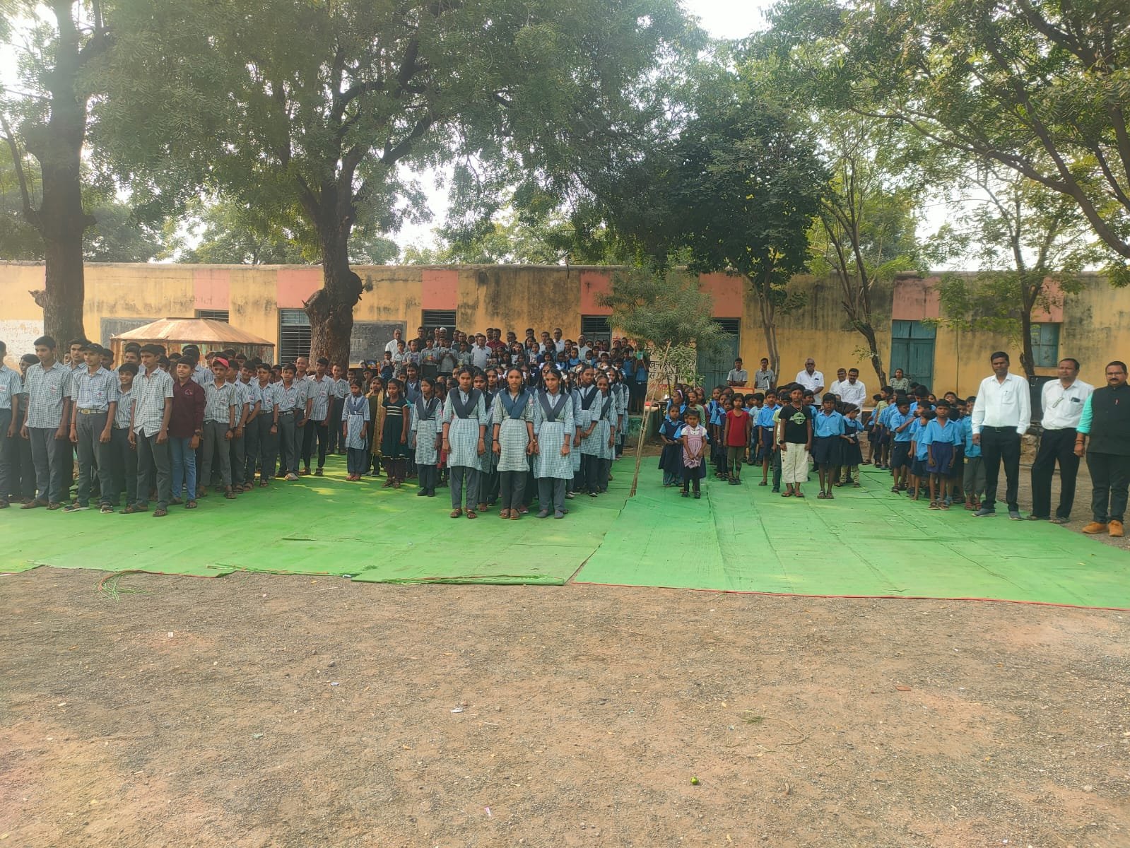 शिरुड येथील प्राथमिक व माध्यमिक शाळेंत ड्रॉइंग कॉम्पिटिशन्स व बक्षीस वितरण