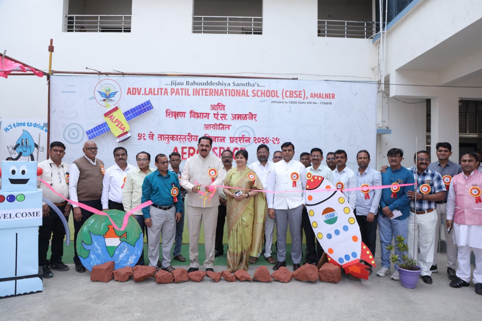 विज्ञान प्रदर्शन हे विद्यार्थ्यांच्या कल्पकता आणि कौशल्य व्यक्त करण्याचे माध्यम-  आमदार अनिल पाटील , अमळनेर येथे ५२वे तालुकास्तरीय विज्ञान प्रदर्शन उत्साहात संपन्न