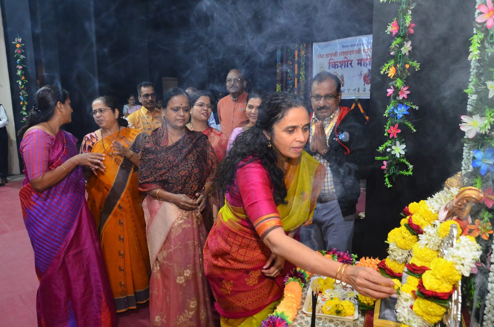 शिक्षण प्रसारक मंडळ संचलित शेठ ला.ना.सार्वजनिक विद्यालयात किशोर महोत्सवांतर्गत विविध गुणदर्शन कार्यक्रम मोठ्या उत्साहात संपन्न