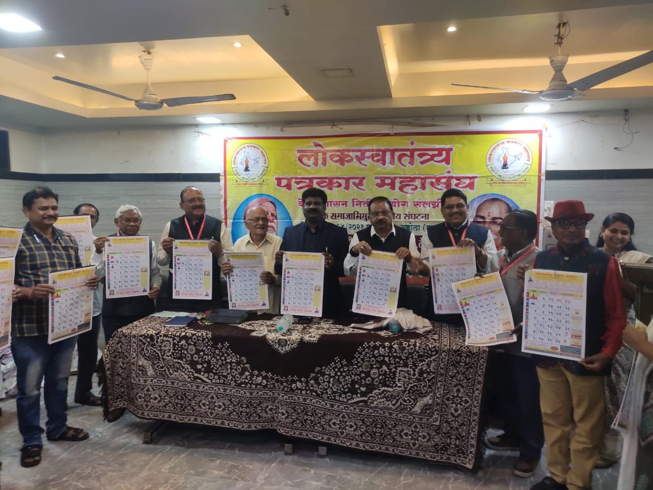 सामाजिक कल्याणासाठी योग्य माणसं निवडण्याची क्रांती घडली पाहिजे….सुगत वाघमारे*  *लोकस्वातंत्र्य पत्रकार महासंघाचा ४० वा मासिक विचारमंथन मेळाव्यात दिनदर्शिका प्रकाशन*  *शहिद, महिला,शेतकरी व पत्रकार आप्त व मराठवाड्यातील बळींना श्रध्दांजली..!*