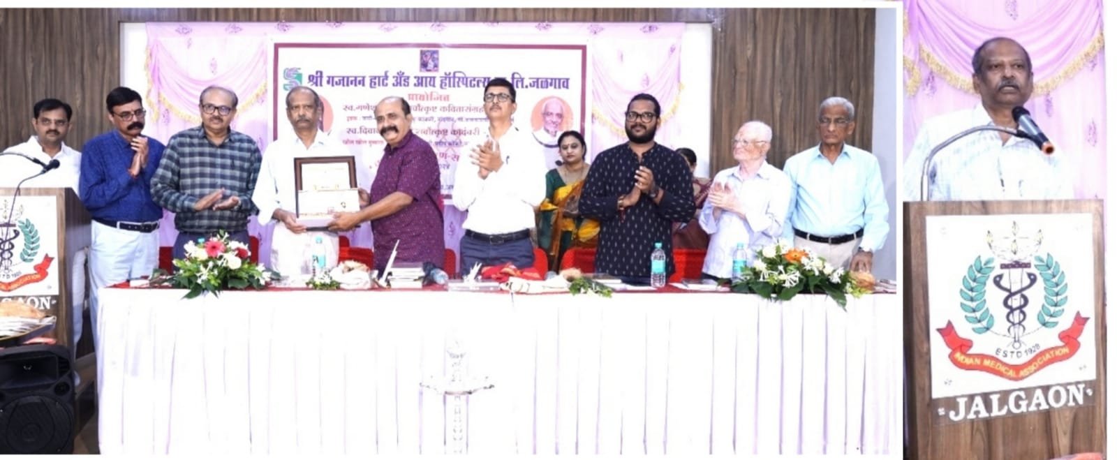 कवी शाश्वत जीवनमूल्यांचा आजीव रक्षणकर्ता असतो : डॉ.अनिल कांबळी ,अनपेक्षित पुस्तक प्रकाशनाचा सन्मान दिल्याने भारावले सन्मानार्थी 