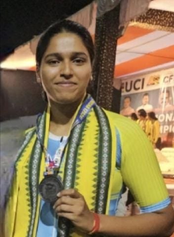 अमळनेर ची स्नेहल माळी ला राष्ट्रीय रोड सायकलिग अजिक्य पद स्पर्धेत कास्य पदक