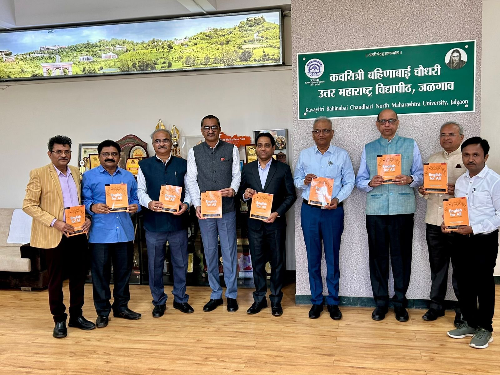 प्रा. डॉ. लिलाधर पाटील व सहकारी लिखित पुस्तकाचे कुलगुरूंच्या हस्ते प्रकाशन