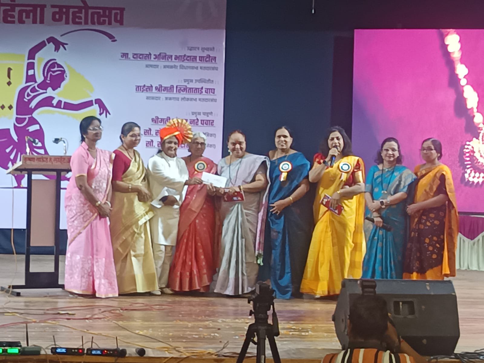 “महिलांच्या प्रतिभेचे प्रदर्शन: सावित्रीबाई फुले जयंतीनिमित्त डान्स स्पर्धेत चमकले उत्कृष्ट कलावंत!”