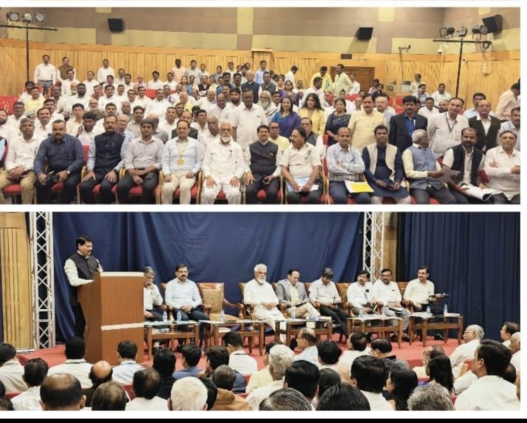 शिक्षण मंत्र्यांच्या उपस्थितीत आमदार ज्ञानेश्वर म्हात्रे यांची संस्थाचालकांचा* विविध प्रश्नांवर चर्चा.  *संस्थाचालकांच्या समस्याची शिक्षण विभागाने देखिल त्याची नोंद घेतलेली असून आपले सर्व प्रश्न तातडीने सोडविण्यासाठी प्रयत्न करणार-शिक्षण मंत्री दादा भुसे.*