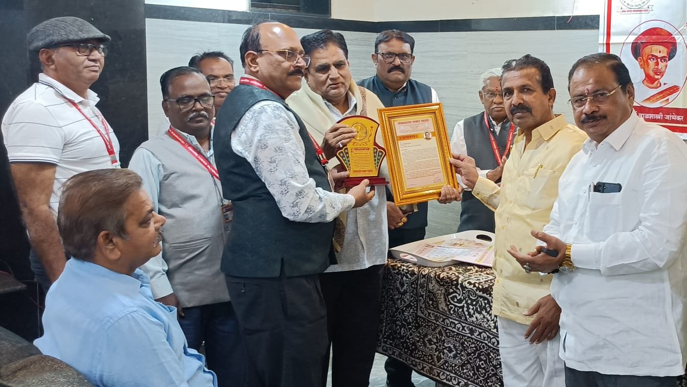 संघर्षातून समाजासाठी काम ही पत्रकारांची चळवळ– प्रा.डवले*,  *लोकस्वातंत्र्य पत्रकार महासंघाकडून पत्रकार दिनी स्व.जांभेकरांना अभिवादन,शहिद जवान,दिवंगत पत्रकार व ईतर बळींना श्रध्दांजली* , *ज्येष्ठ पत्रकार दिनेश शुक्ल यांना पत्रकारिता जीवन गोरव तर माणिकराव कांबळे यांना पत्रकारिता गौरव पुरस्कार!*