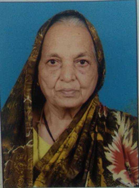 कुसुमबाई ताराचंद माळी यांचे हृदयविकाराच्या तीव्र झटक्याने निधन,  तरी त्यांची अंत्ययात्रा समर्थ नगर’अमळनेर. कॉटन मार्केट समोरील राहत्या घरापासून दुपारी दोन वाजता निघेल