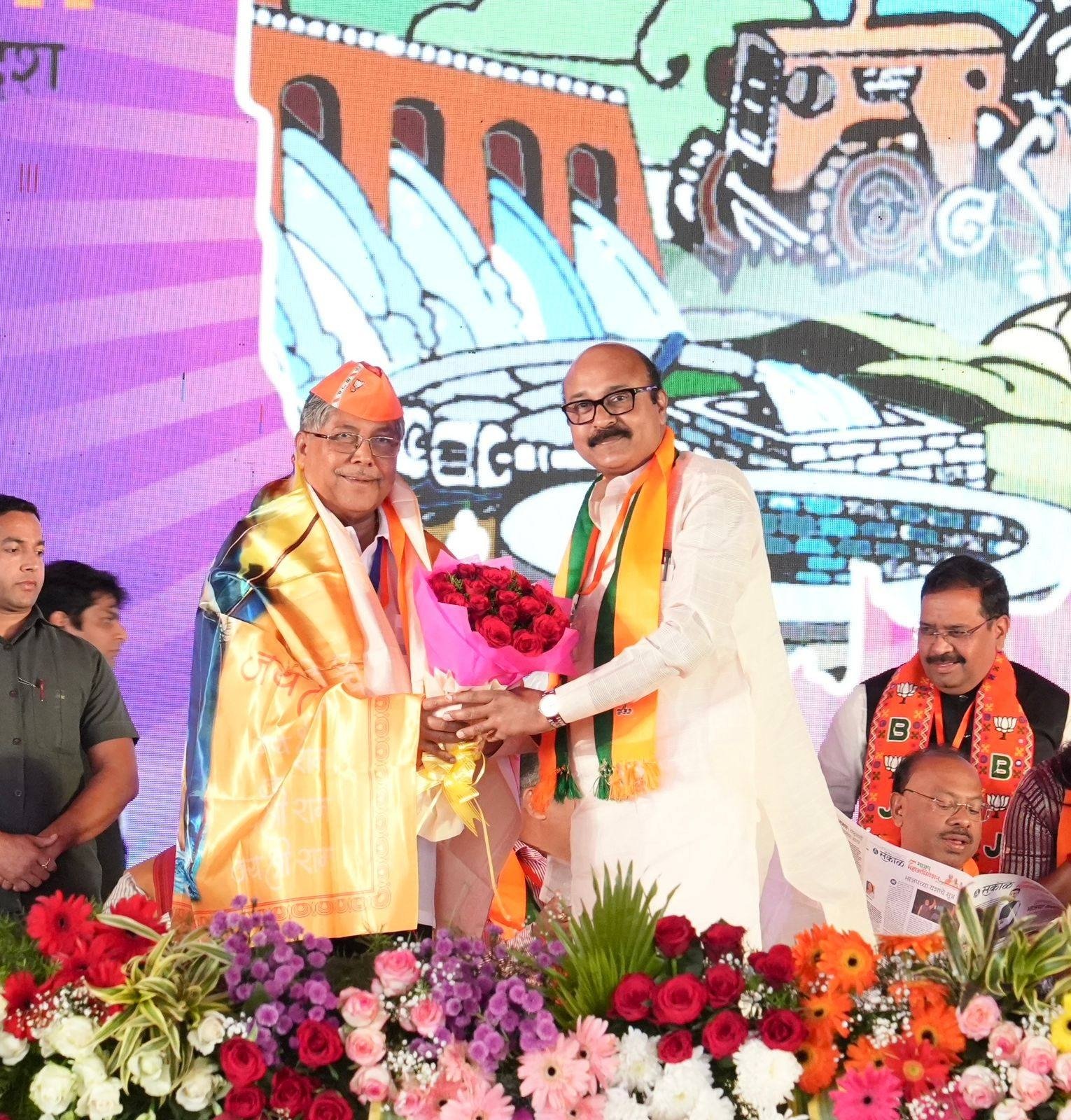 आता महाराष्ट्र थांबणार नाही…महाविजयी प्रदेश अधिवेशनात साईबाबांच्या पावन नगरीत भाजपचा निर्धार; मंत्री चंद्रकांतदादा पाटील यांचा अधिवेशनात सहभाग* , *अमितजींच्या मार्गदर्शनाने कार्यकर्त्यांना काम करण्यास नवी उमेद मिळाली, तसेच मुख्यमंत्री देवेंद्र फडणवीस यांच्या नेतृत्वात पक्ष भविष्यात अधिक गतीने वाटचाल करेल असा विश्वास – चंद्रकांत पाटील*