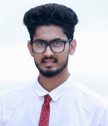 अमळनेरचा डॉ. तुषार शेलकर यांचे यश   स्किन स्पेशालिस्ट अँड कॉस्मोस्टॉलॉजी (त्वचारोगतज्ञ) म्हणून चिपळूण येथील नामांकित वालवलकर मेडिकल कॉलेजमध्ये यश