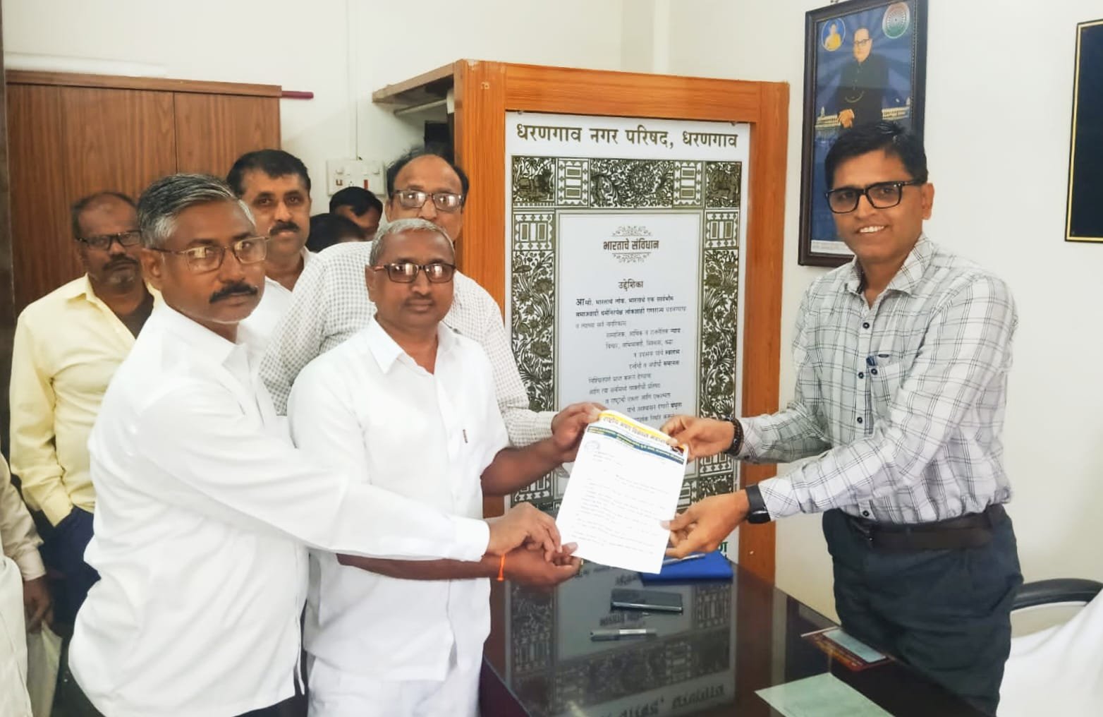 ५% निधीसह प्रलंबित मागण्यांसाठी दिव्यांग संघटनेचे धरणगाव न.प.ला निवेदन  ▪️मार्च अखेर न.प.कडून निधी देण्याचे आश्वासन; संजय पाटील