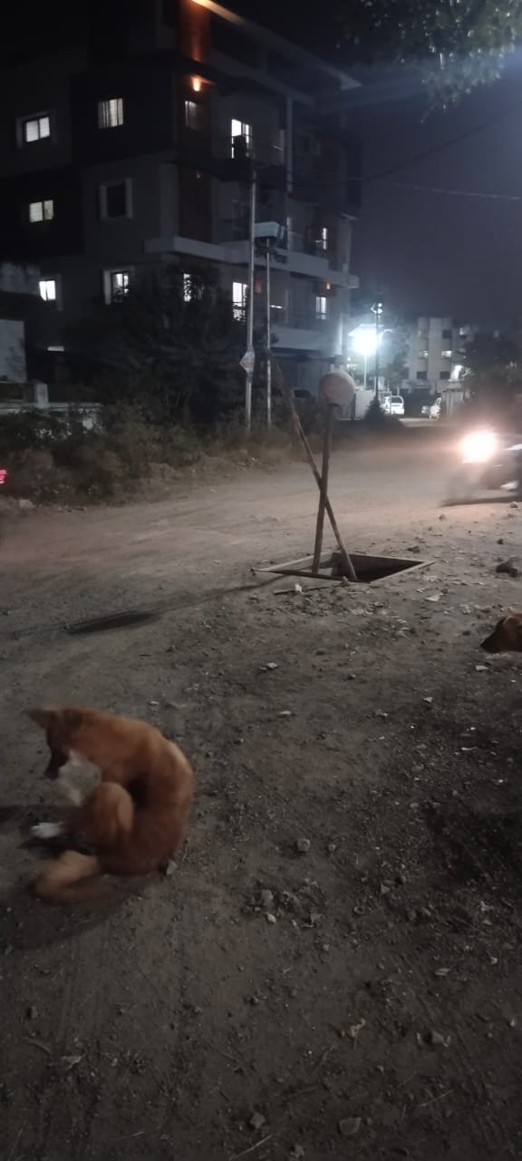 भालेराव नगरातील सुरक्षेचा प्रश्न: खड्डा आणि तुटलेली जाळी नागरिकांच्या जिवाला धोका!