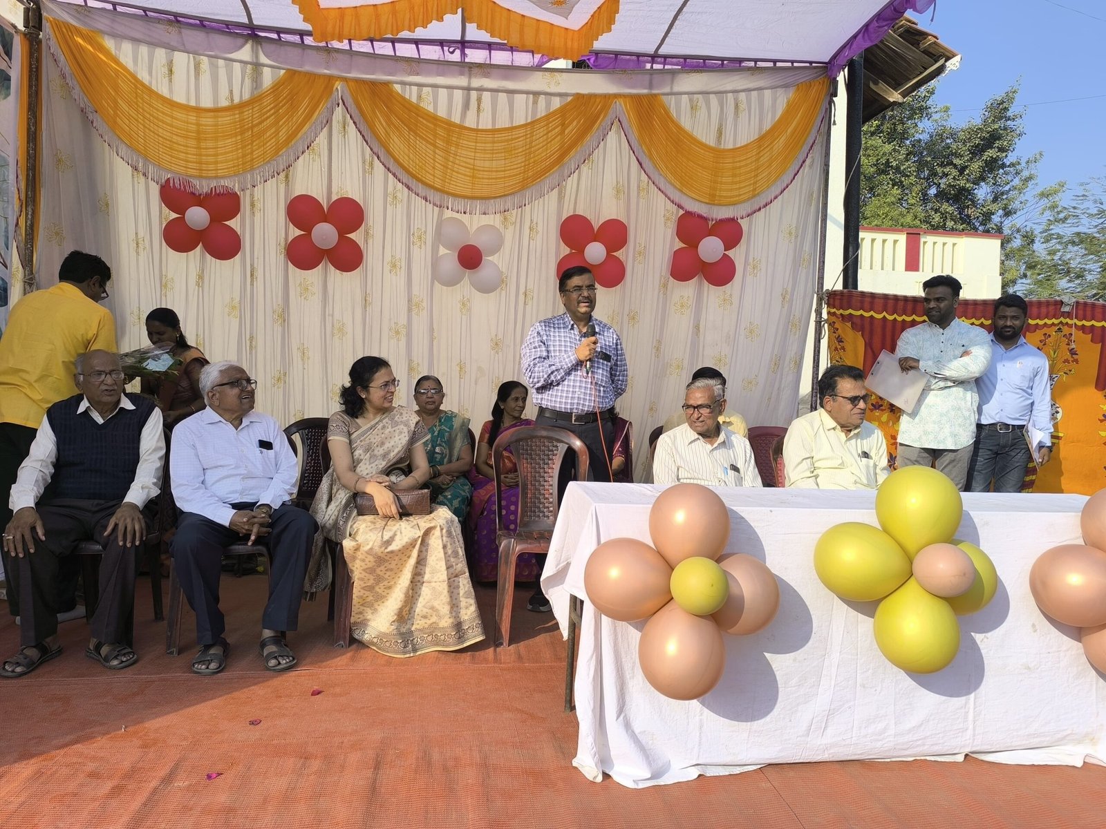 लोकमान्य शिक्षण मंडळाचा आनंद मेळावा उत्साहात साजरा