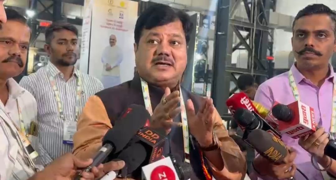 मुंबई बँकेच्या स्वयंपुनर्विकास योजनेबाबत*  *केंद्रीय सहकार मंत्री अमित शहा सकारात्मक*  *दिल्लीत बैठक घेऊन मदत करण्याचे आश्वासन*