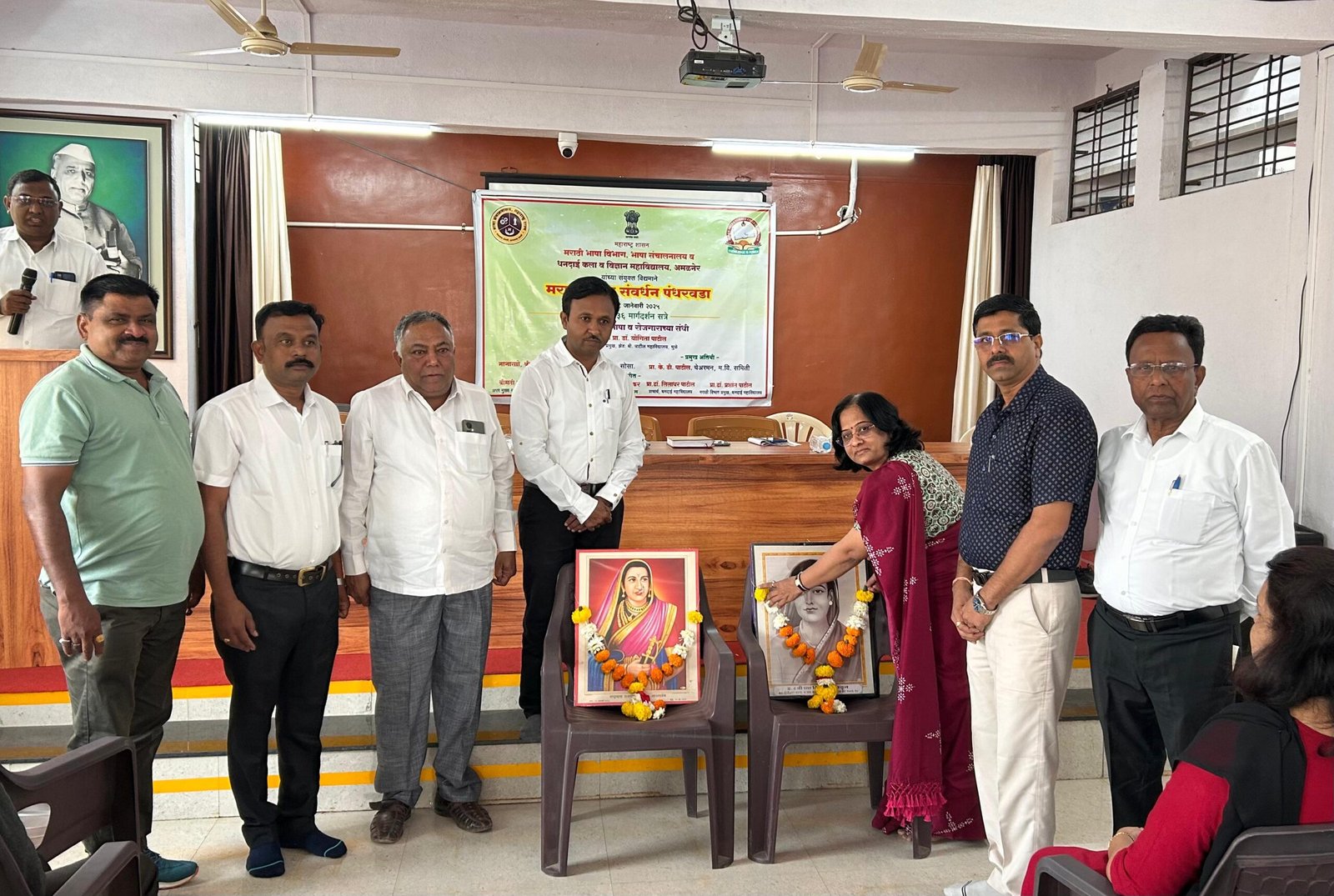 धनदाई महाविद्यलयात ‘मराठी भाषा व रोजगाराच्या संधी’ या विषयावर मार्गदर्शन सत्र संप्पन.*