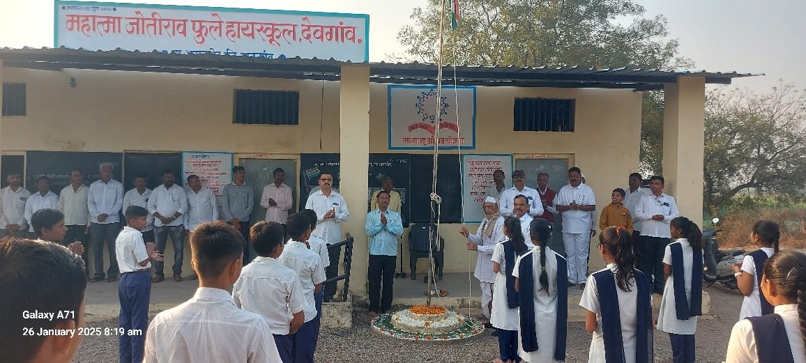प्रजासत्ताक दिवस महात्मा फुले हायस्कूलमध्ये रंगतदार साजरा!