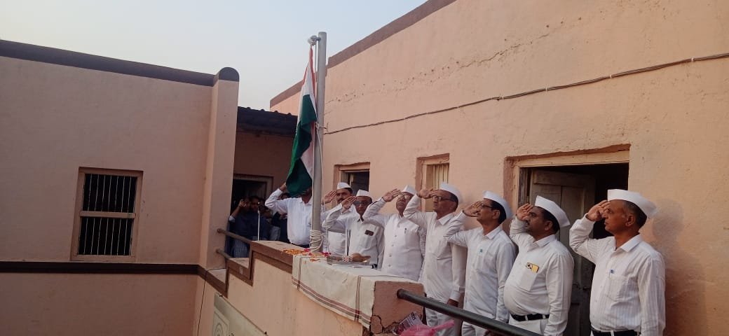 के.डी.गायकवाड माध्य.व उच्च माध्य.विद्यालयात प्रजासत्ताक दिवस साजरा…*