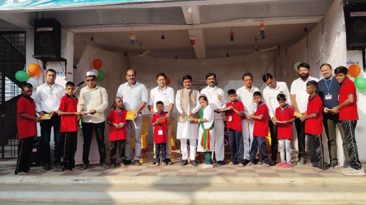 ७६ व्या प्रजासत्ताक दिनानिमित्त दिव्यांग मुलांची निवासी शाळा पारोळ्यात उत्सवाची धूम!