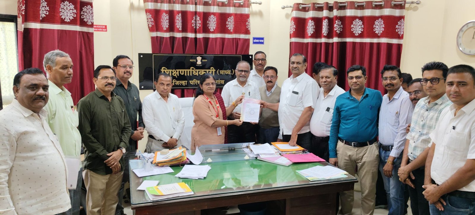 इ.१०वी १२वी फेब्रु /मार्च-२०२५ बोर्ड परीक्षेच्या केंद्रसंचालक/पर्यवेक्षक आंतरबद‌लाचा निर्णय तात्काळ थांबवा  जळगाव जिल्हा मुख्याध्यापक संघ,जळगाव जिल्हा कनिष्ठ महाविद्यालयीन शिक्षक संघटना,जिल्हा माध्यमिक शिक्षक संघ यांच्या वतीने शिक्षणाधिकारी माध्यमिक यांना निवेदन