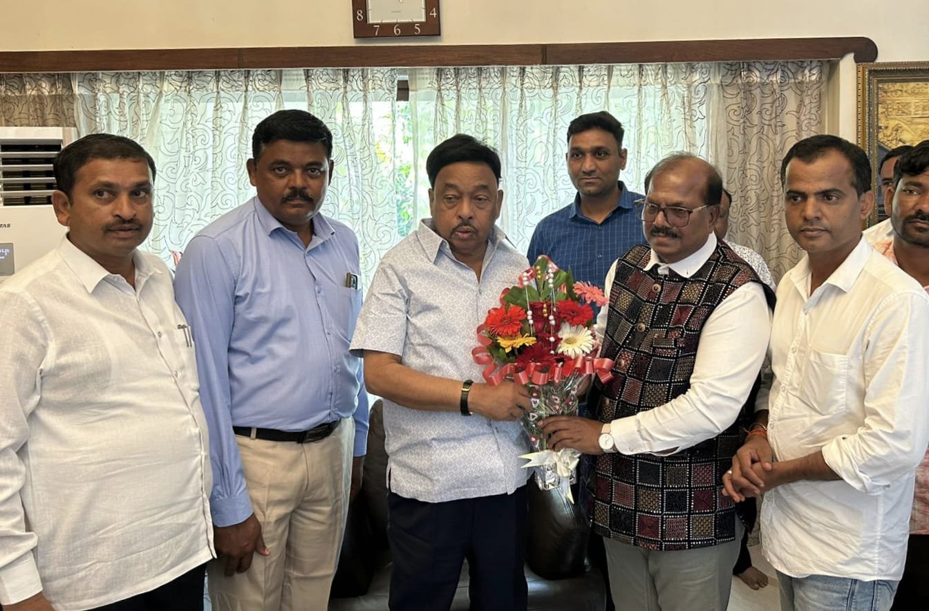 डिजिटल मीडिया संपादक पत्रकार संघटना सावंतवाडी महाअधिवेश ना. नितेश राणे यांनी स्वागताध्यक्ष तर डॉ. अच्युत भोसले यांनी सह स्वागत अध्यक्ष पद स्वीकारले*   *सावंतवाडी येथे ६ एप्रिल रोजी होणार महा अधिवेशन*  *अध्यक्ष राजा माने यांची घोषणा,सावंतवाडी येथील भोसले नॉलेज सिटी च्या प्रांगणात होणार भव्य महाधिवेशन*