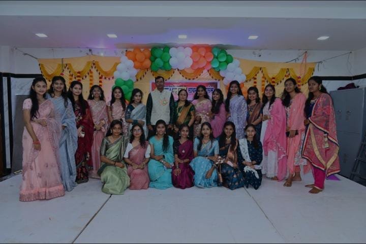 ज्ञानदा सायन्स क्लासेसमध्ये प्रजासत्ताक दिनाला भव्य स्नेहसंमेलन आणि निरोप समारंभ