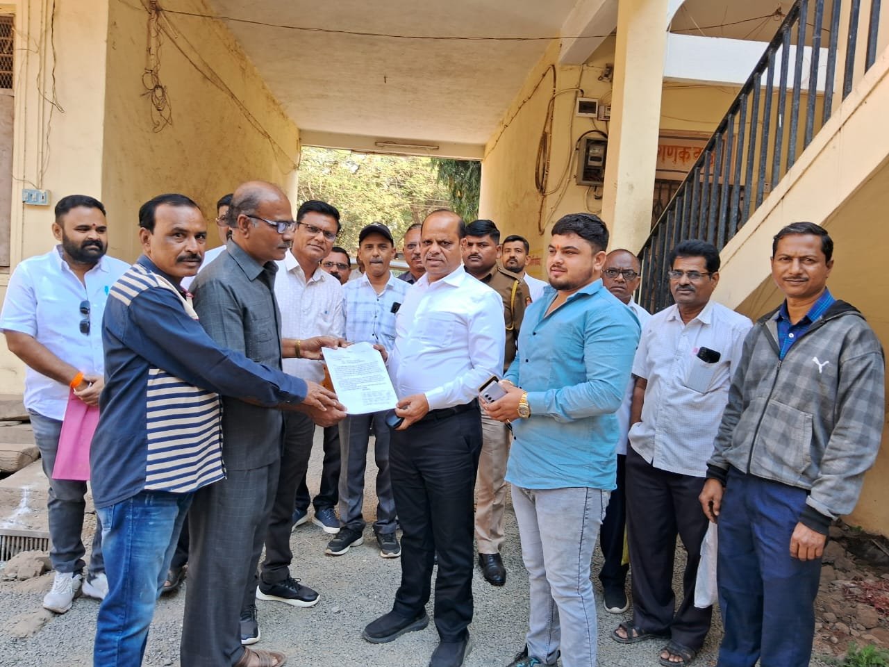 धुळे शिक्षक दरबार प्रसंगी : 1982 च्या जुन्या पेंशन योजनेची संघटनेच्या पदाधिकारी यांची मागणी