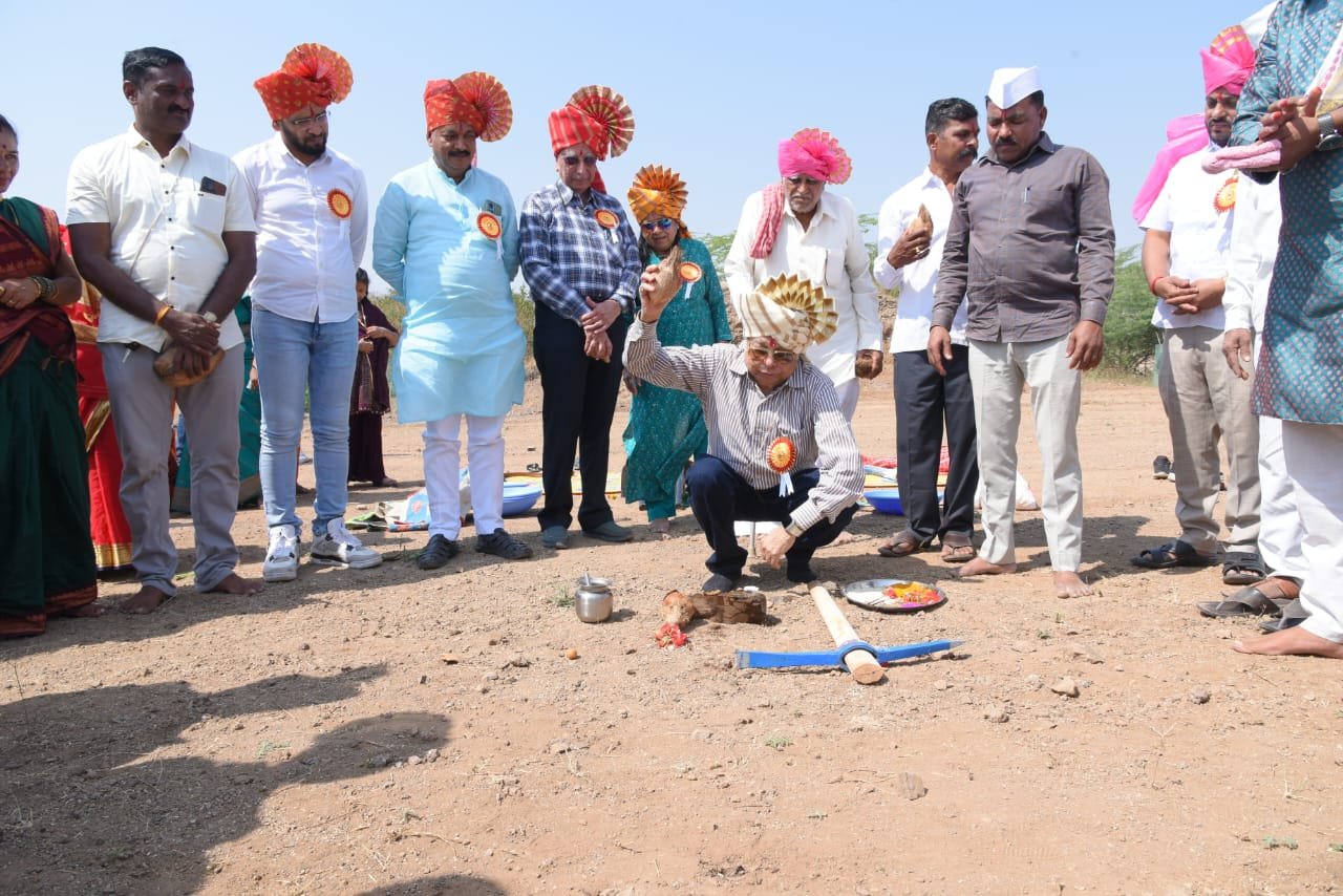 “अंबवडे येथे ‘द हॅपी क्लासरूम शाळा’ चा भूमिपूजन सोहळा”