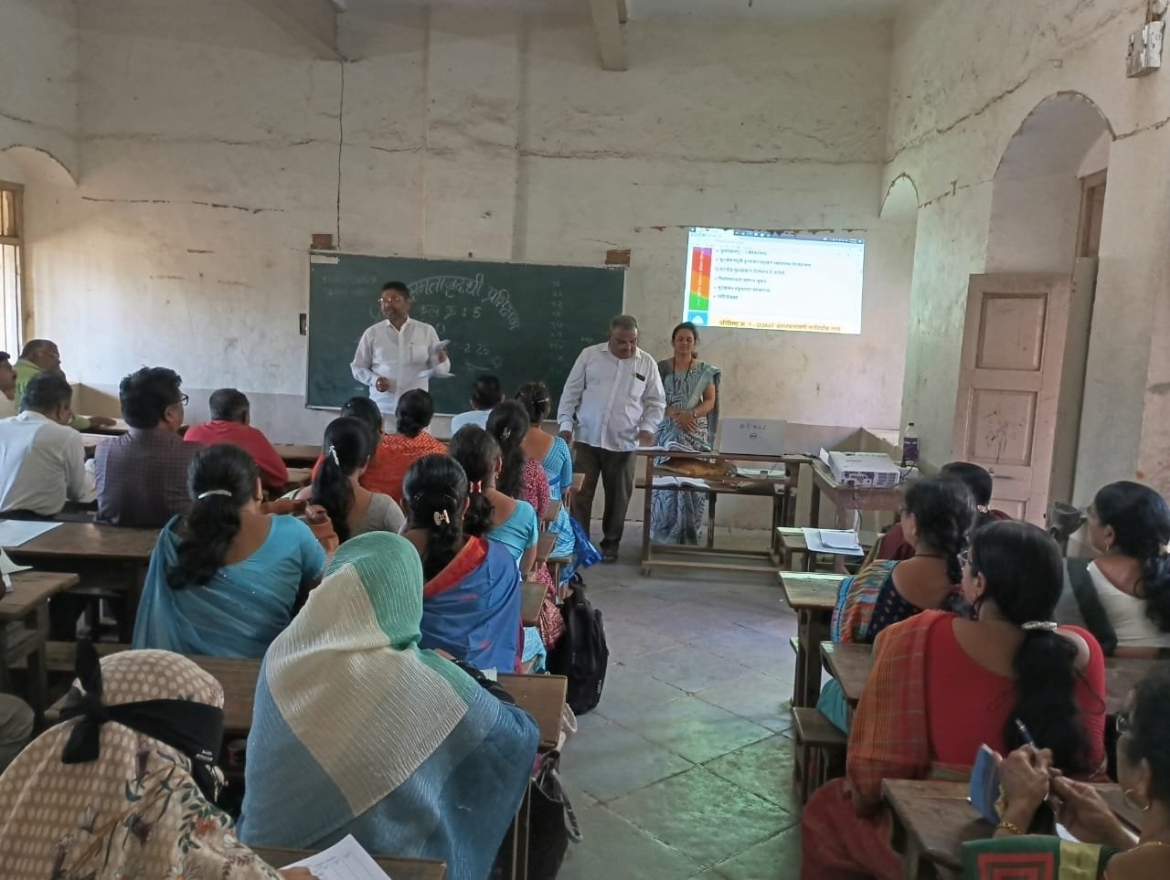 कौशल्यावर आधारित शिक्षणाला अनन्य साधारण महत्व- गटशिक्षणाधिकारी रावसाहेब पाटील यांचे प्रतिपादन  प्रताप हायस्कूलमध्ये शिक्षक क्षमता वृद्धी प्रशिक्षण सुरू