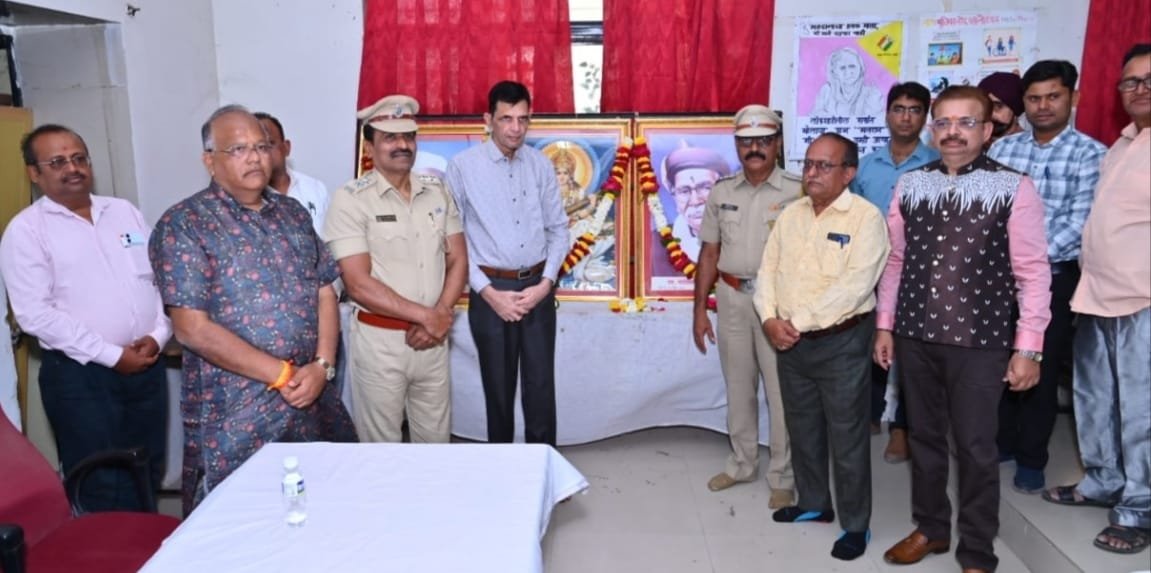 विद्यार्थ्यांनी सायबर सेक्युरिटीवर लक्ष केंद्रित करावे*-एसीपी डॉ.अशोक बागुल यांचे प्रतिपादन ● सायबर लॉ, क्राईम यावर दिले व्याख्यान ● विद्यार्थ्यांना तत्वज्ञान व स्वानुभवातून दोन तास दिली माहिती ● समारंभाचे अध्यक्ष प्राचार्य डॉ.अरुण जैन ● एसीपी डॉ.बागूल यांनी पीपीटी द्वारे केले मार्गदर्शन ● मंगळ ग्रह सेवा संस्था, राष्ट्रीय बहुउद्देशीय मंडळ व खानदेश शिक्षण मंडळ यांचा संयुक्त उपक्रम.