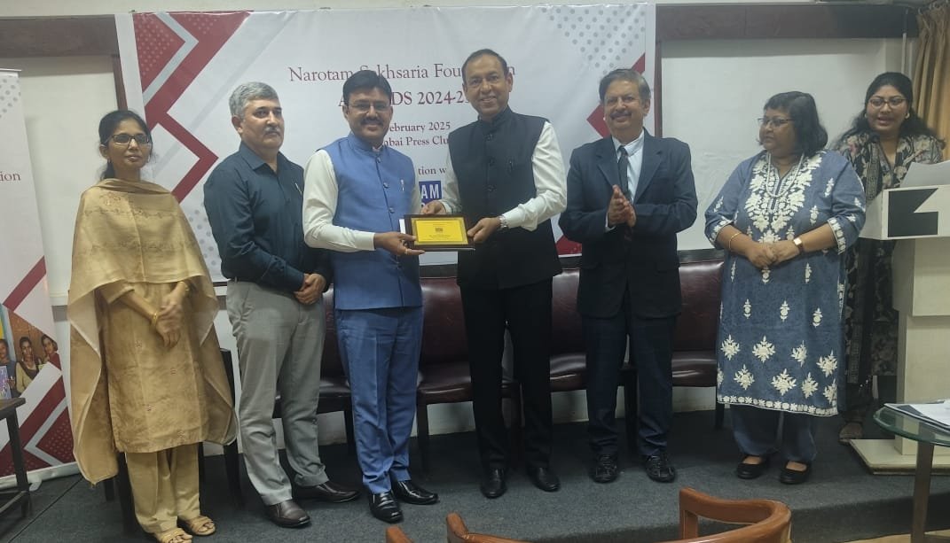 “शिक्षण विस्तार अधिकारी विजय पवार यांना ‘टोबॅको फ्री इंडिया अवॉर्ड’ ने सन्मानित”