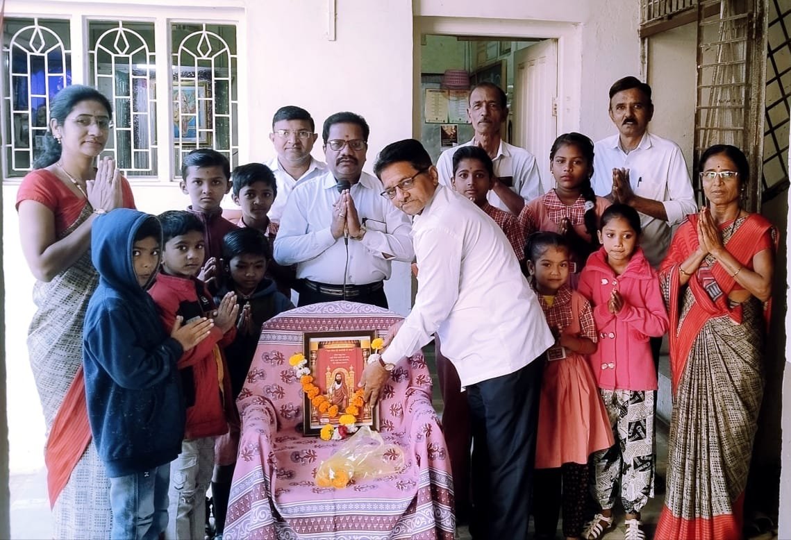 श्रीमती इंदिरा गांधी विद्या मंदिर शाळेत राष्ट्रीय संत गुरु रविदास यांची जयंती
