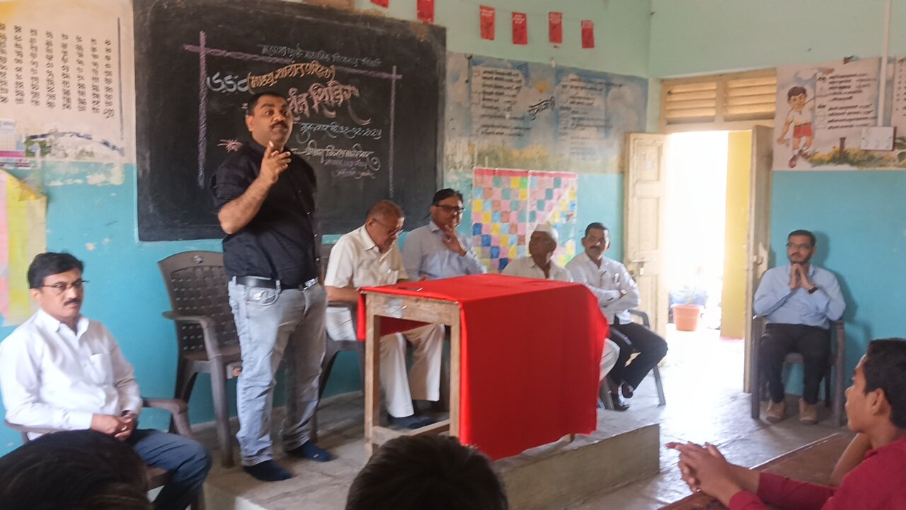 पिंपळी महात्मा फुले माध्यमिक विद्यालयात मार्गदर्शन शिबिर : विद्यार्थ्यांच्या यशस्वीतेसाठी योग्य दिशा