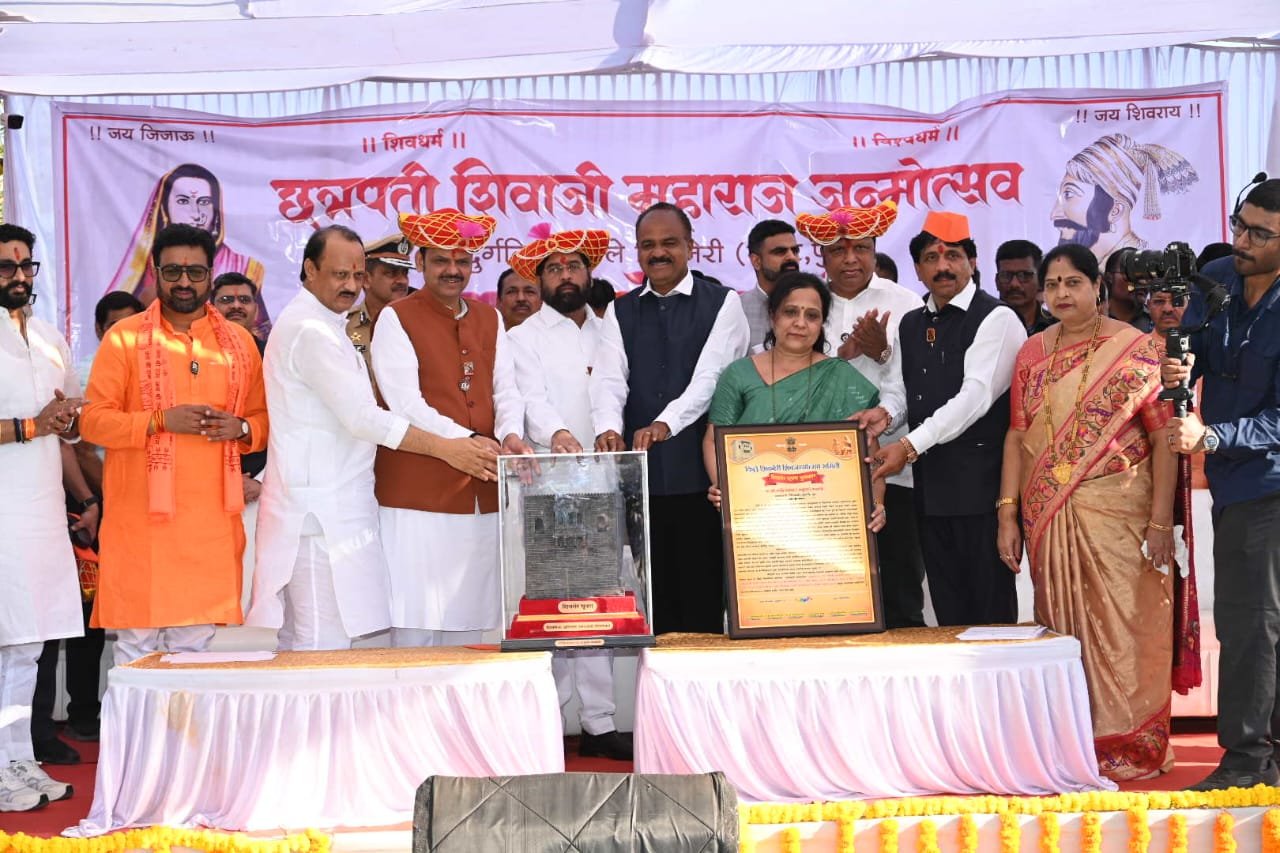किल्ले शिवनेरी येथे शिवजन्मोत्सव सोहळ्याचे आयोजन  राज्य शासनाच्यावतीने किल्ले संवर्धनाचे काम सातत्याने सुरु -मुख्यमंत्री देवेंद्र फडणवीस