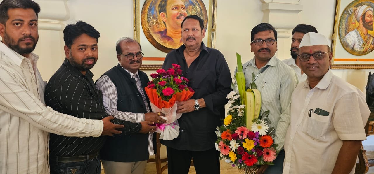 डिजिटल मीडियाच्या वतीने राजा माने यांनी दिल्या खा. उदयनराजे भोसले यांना वाढदिवसाच्या शुभेच्छा..!*