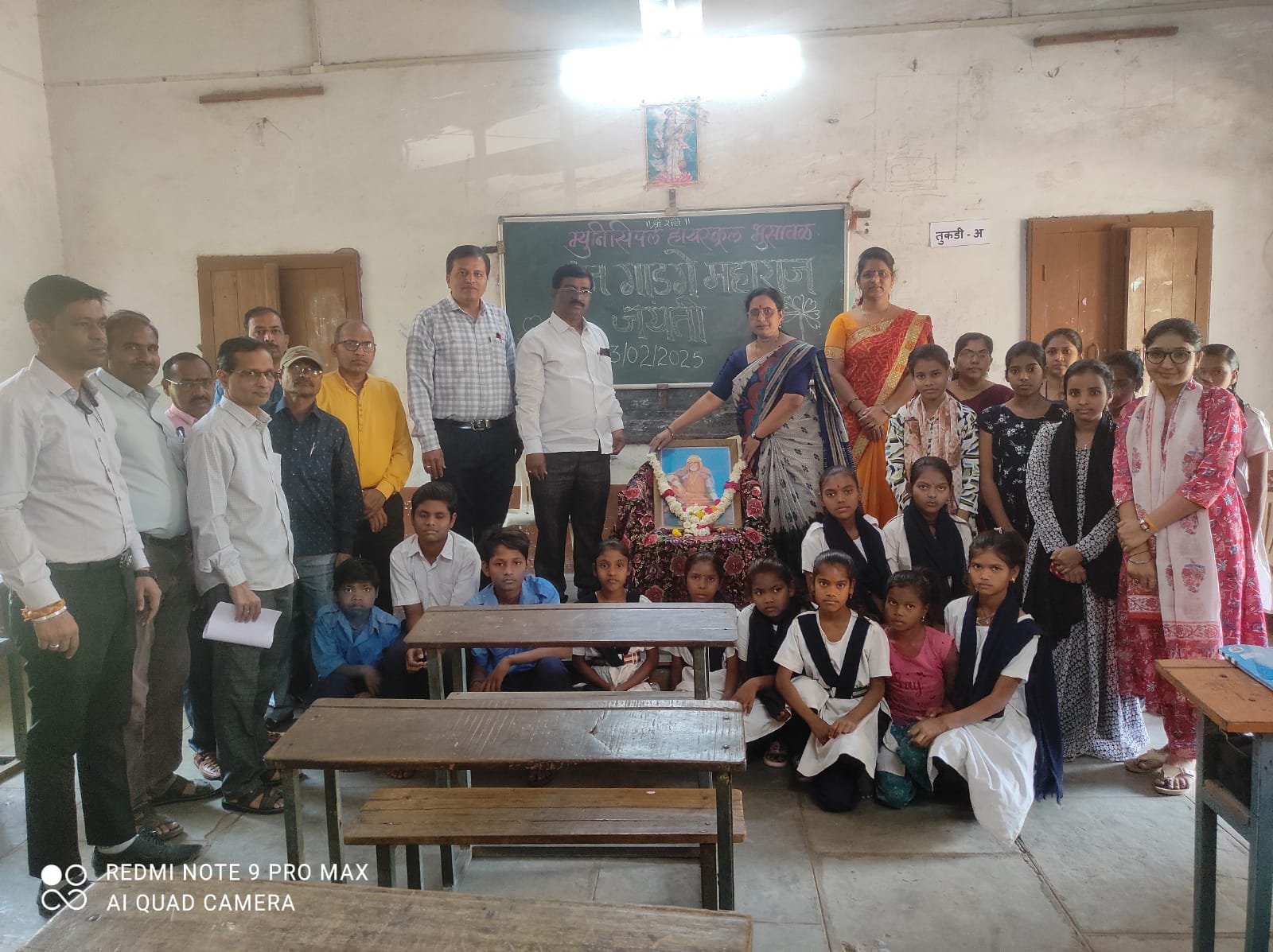 म्युनिसिपल हायस्कूल भुसावळ येथे श्री. संत गाडगे महाराज यांची जयंती साजरी* *(सर्व विद्यार्थी व समाज घटकांनी गाडगे महाराजांचे विचार अंगीकृत करावे .- सरला सावकारे)*