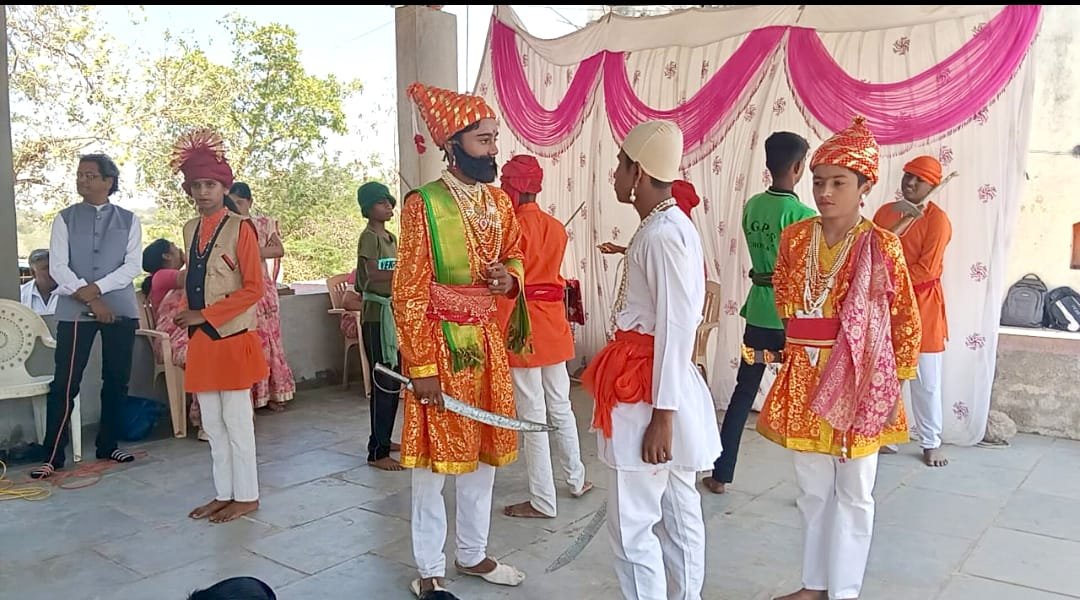 खर्दे तालुका धरणगाव येथे शिवजन्मोत्सवानिमित्त भाषणे व प्रबोधनात्मक नाट्यछटेचा कार्यक्रम संपन्न*