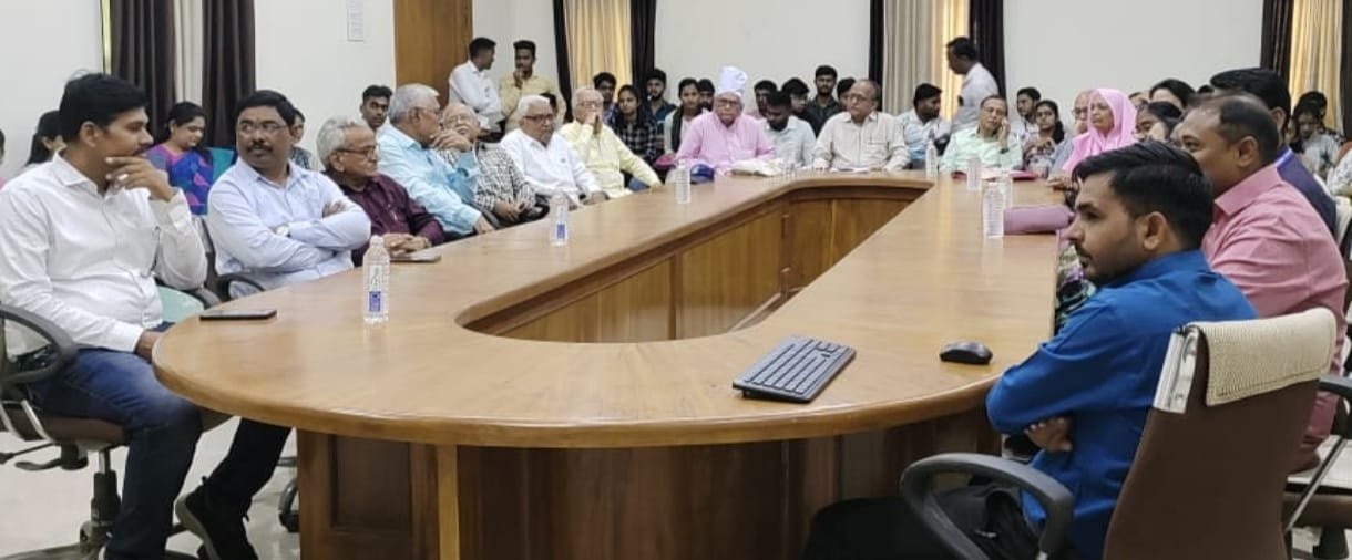 प्रताप महाविद्यालयात सेवानिवृत्त प्राध्यापकांचे स्नेहमिलन संपन्न*