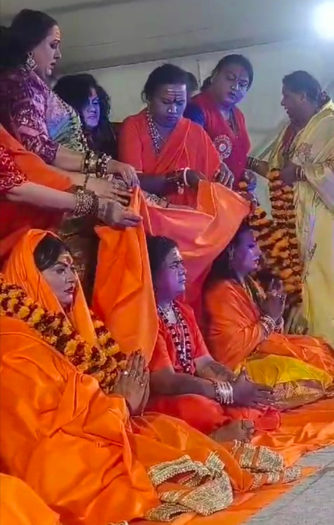 अमळनेरच्या दादू भगत यांना मिळाली आंतरराष्ट्रीय किन्नर आखाड्याची महत्त्वाची पदवी!