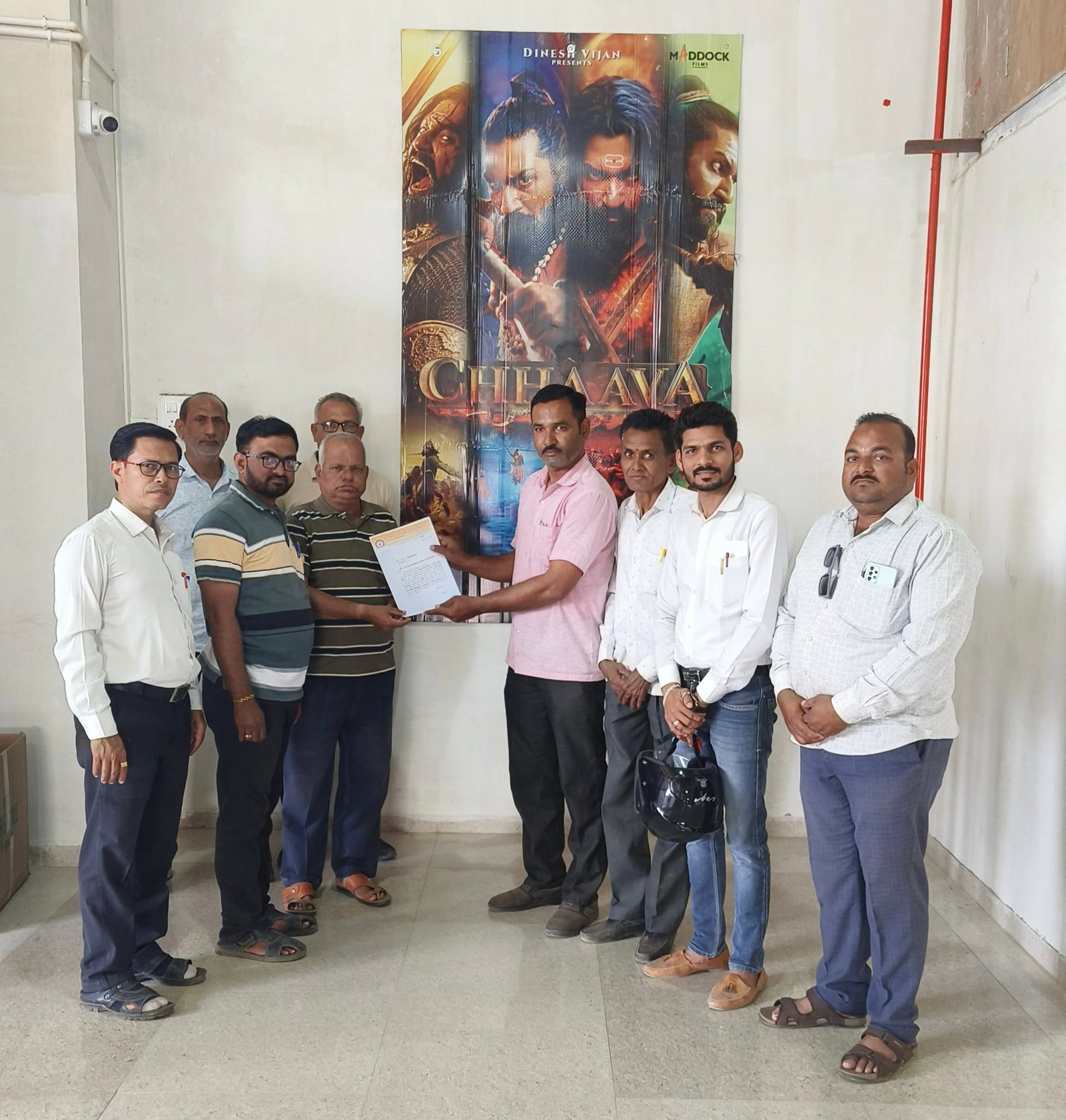 “छावा चित्रपटाची भव्य यशस्विता: धर्मवीर संभाजी महाराजांची गाथा विद्यार्थ्यांसाठी सवलतीच्या दरात दाखवा!”  महाराष्ट्र टीचर्स असोसिएशनचे निवेदन