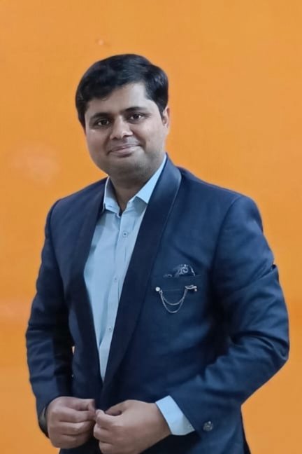 डॉ. सुनिकेश खैरनार याचे एम डी (जनरल मेडिसिन) मध्ये यश