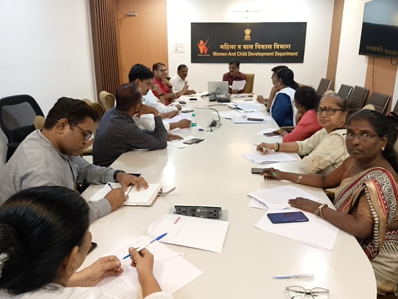 अंगणवाडी कर्मचाऱ्यांच्या प्रलंबित मागण्यांवर आयुक्त श्री.कैलास पगारे यांच्याशी खेळीमेळीच्या वातावरणात चर्चा*